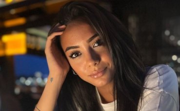 Вратарка напомни за сексапила си