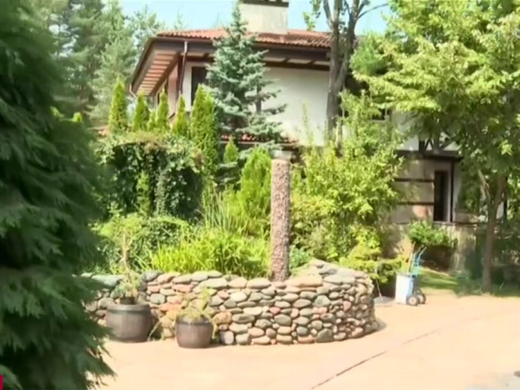 След сагата с имотите които обитаваше Ахмед Доган във вторник