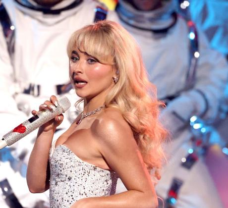 Поп кралицата на момента Сабрина Карпентър очевидно няма намерение да