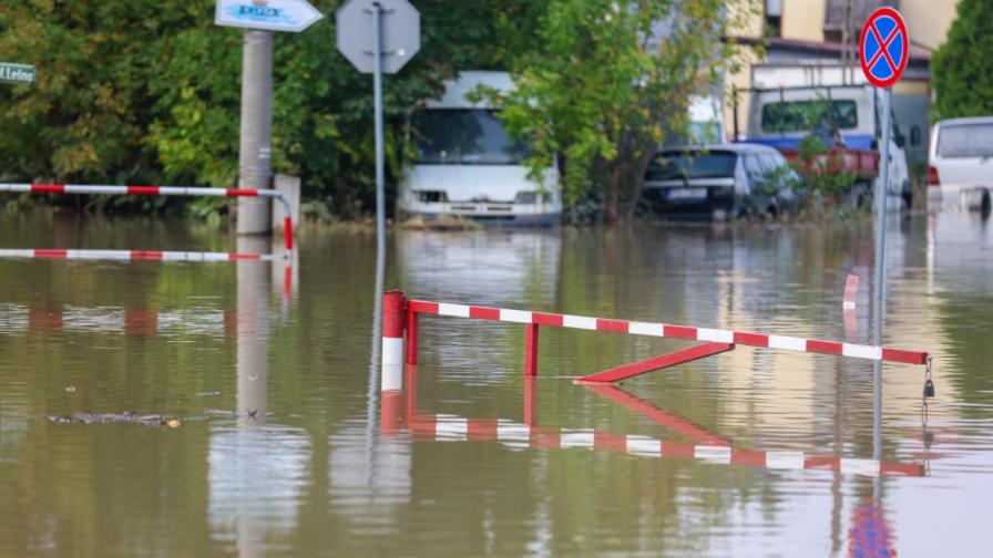 Много тежка ситуация в Полша, заплашени са градове