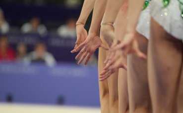 Затвореното небе спря младите грации на Израел за Световното в София