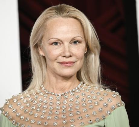 Години след бурната си любов и шумния развод Памела Андерсън