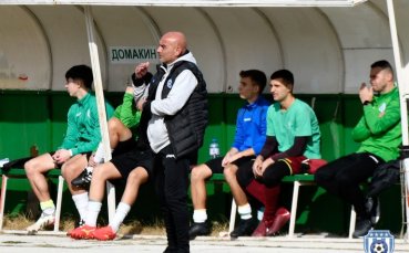 Скандал на български мач - обвинения за множество плюнки и псувни