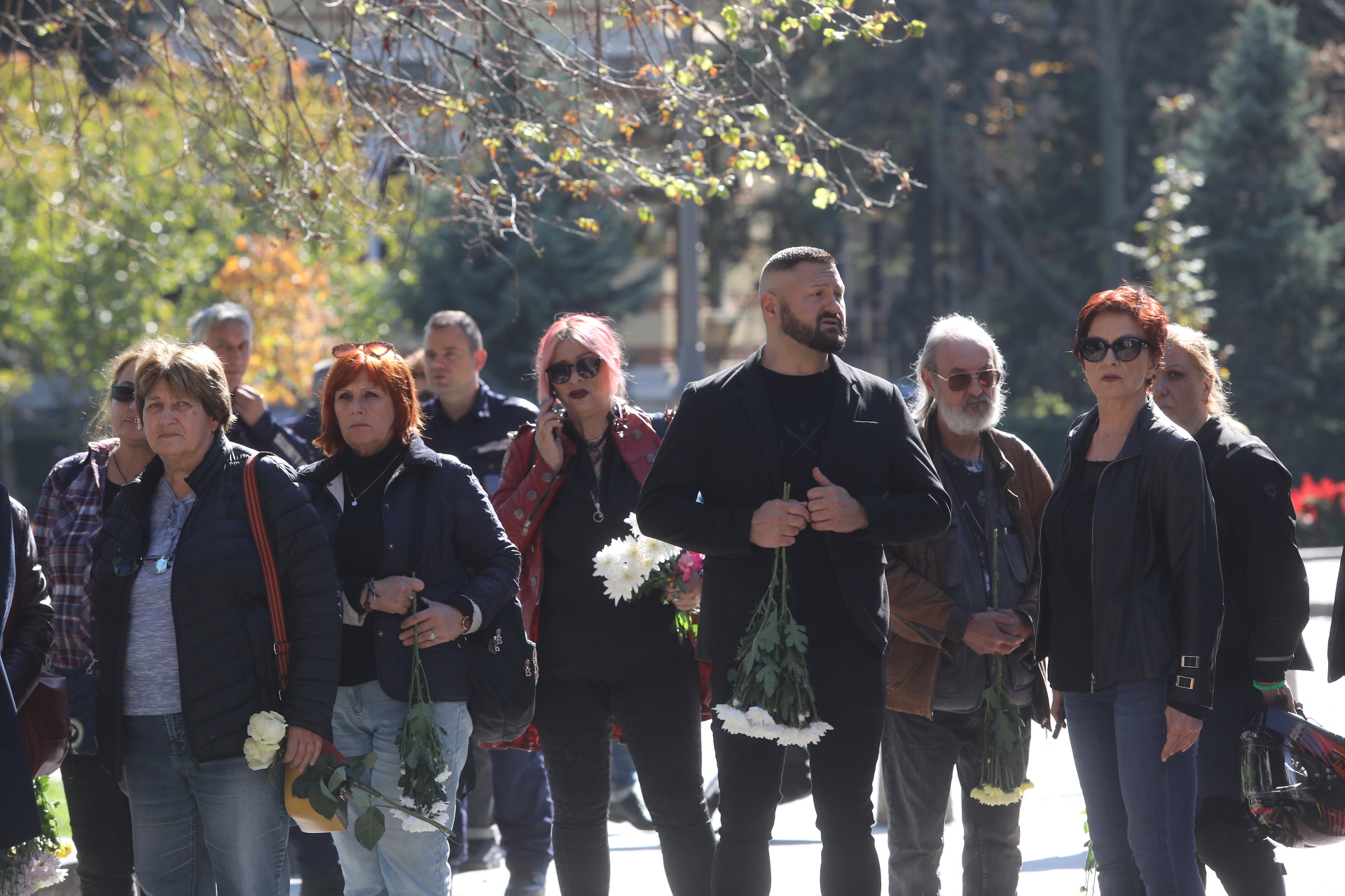 <p>&quot;Патриарх на българската рок музика&quot; и &quot;епоха&quot; с тези думи близки, приятели, колеги и фенове изпращат Кирил Маричков в последния му земен път.</p>