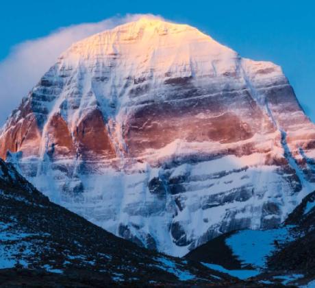 Извисяваща се величествено на над 6600 метра в сърцето на