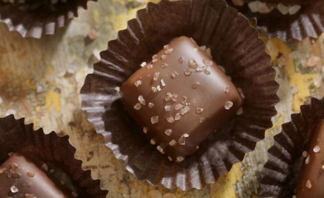 Защо добавянето на сол в храната понякога я прави по-сладка?