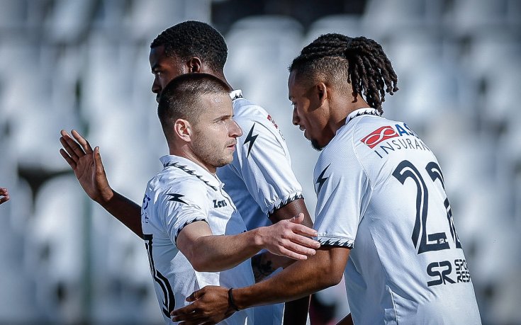 Капитанът на Славия обединява поколенията в 