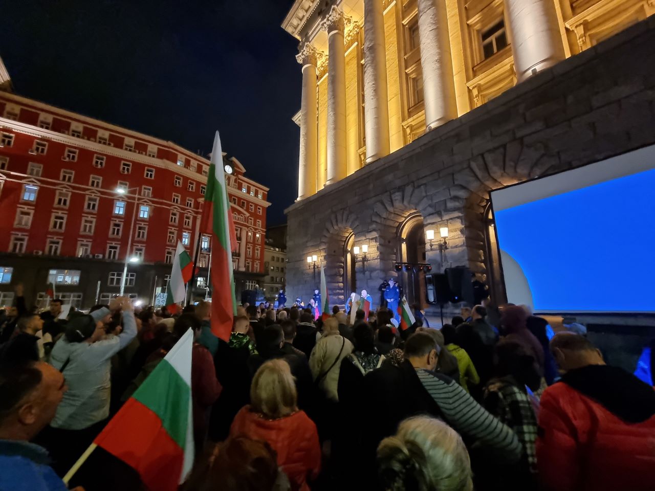 <p>За трети пореден ден граждани се събраха на протест в центъра на столицата с искане за касиране на извънредните парламентарни избори, проведени на 27 октомври.</p>