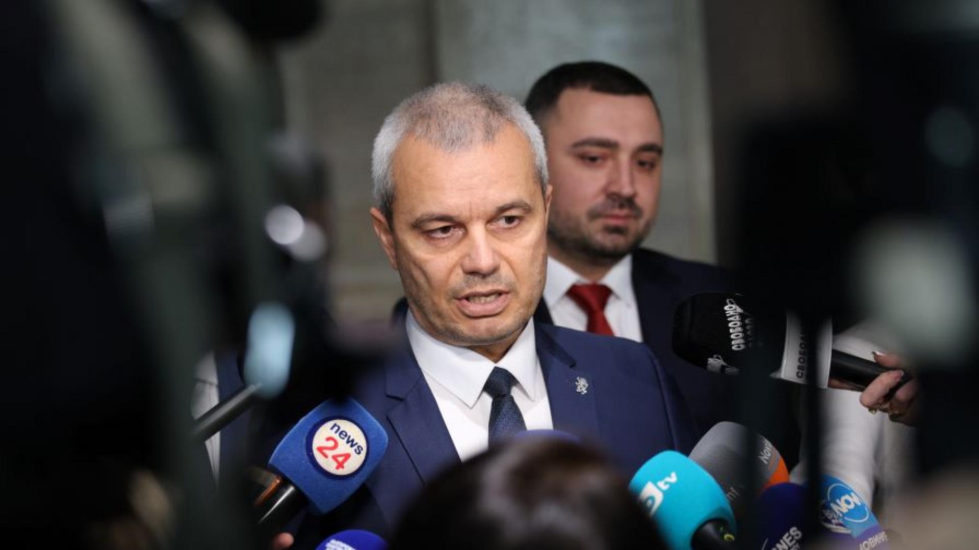 Лидерът на Възраждане Костадин Костадинов коментира във Facebook решението на