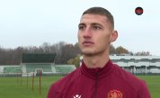 Български национал припадна на терена по време на мач в Серия Б, откараха го в болница