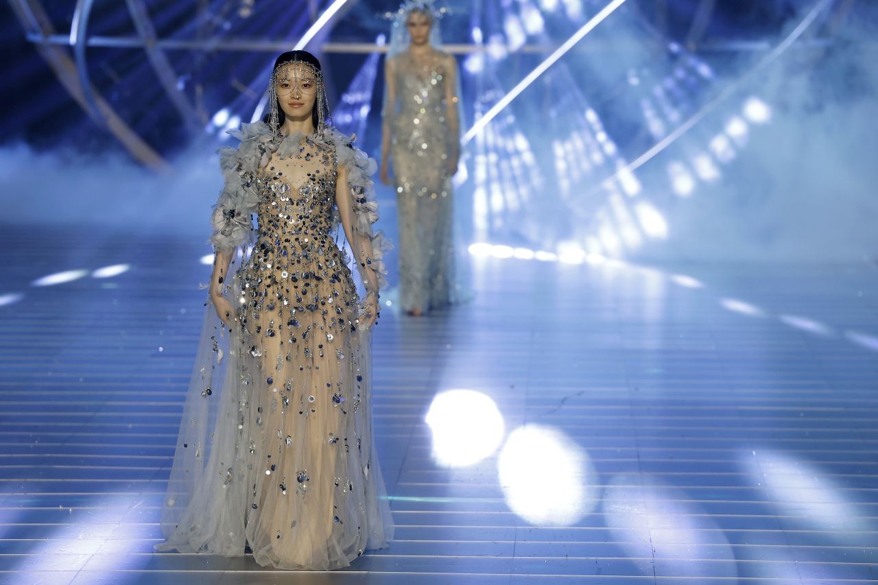 <p>Модното ревю 1001 сезона на Elie Saab на 13 ноември 2024 г. се проведе в Рияд, Саудитска Арабия</p>