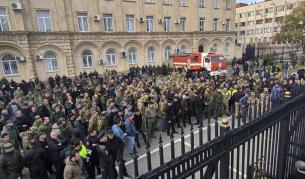 Бунт в Абхазия, превзеха парламента, президентството и правителството