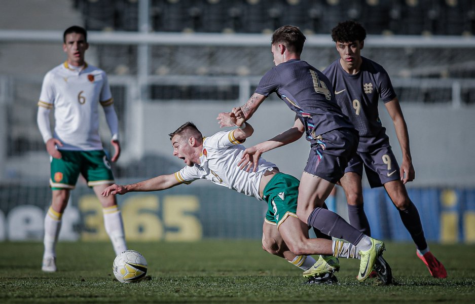 Англия U19 България U191