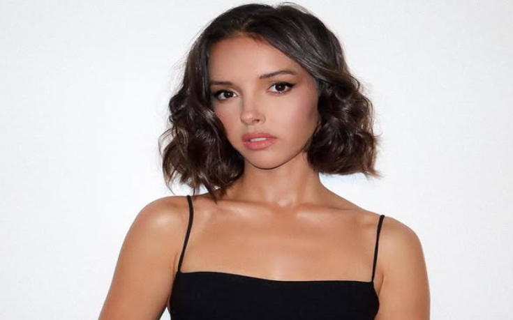 Тази красавица завъртя главата на Бензема