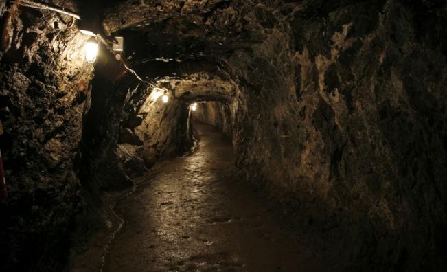 Въпрос за 24 трилиона долара: Кой притежава тези 100-годишни минни карти?