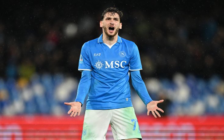 Хвича Кварацхелия остава в Наполи с нов подобрен договор