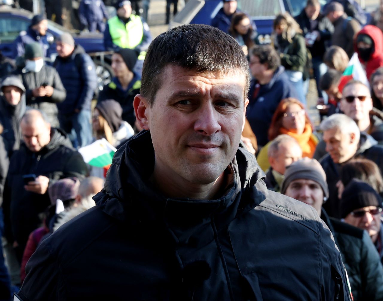 Ивелин Михайлов: "Възраждане" или играят с ГЕРБ, или са тотално некомпетентни