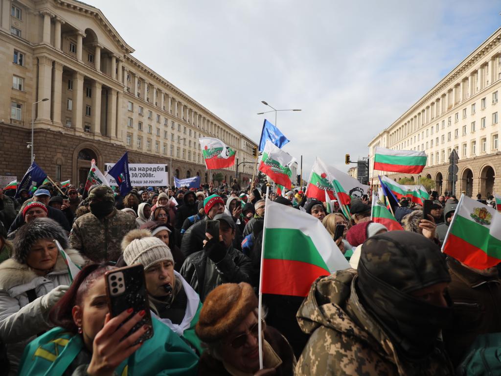 Напрежението сред животновъдите у нас доведе до протест под прозорците