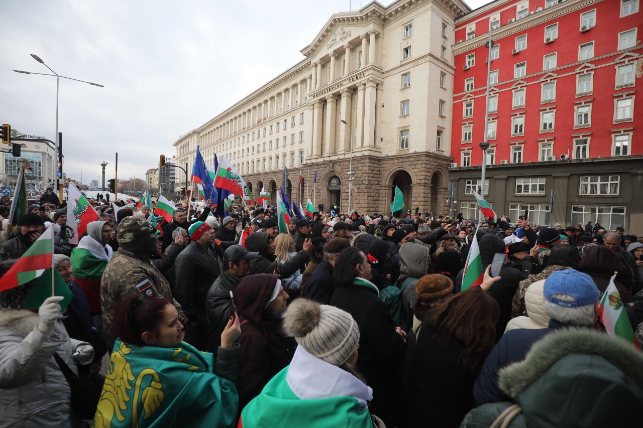 <p>Стопаните на заразените с чума животни излязоха на протест пред Министерския съвет. Те настояват за адекватни мерки от страна на държавата.</p>