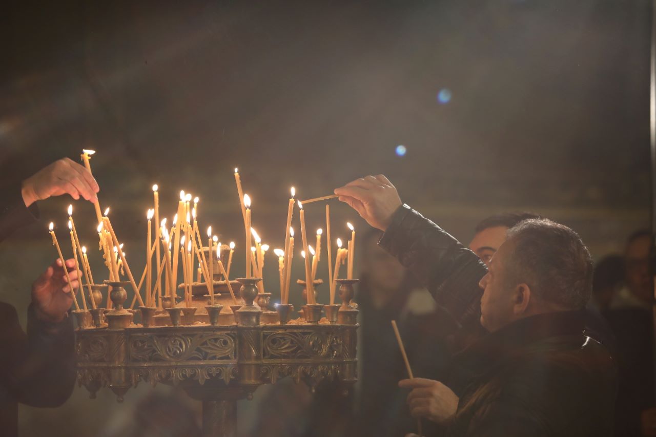 <p>Негово Светейшество българският патриарх и Софийски митрополит Даниил възглави празничното, тържествено богослужение - бдение, за Бъдни вечер, което започна в патриаршеската катедрала &quot;Св. Александър Невски&quot;.</p>