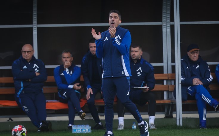 Веласкес иска Левски да се раздели с двама халфа