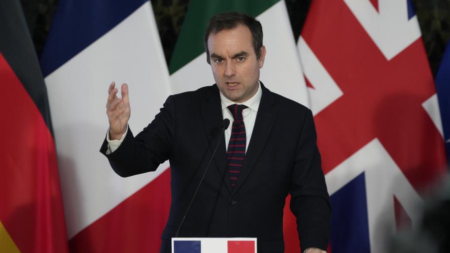 <p>Френският премиер Себастиан Льокорню подаде оставка</p>