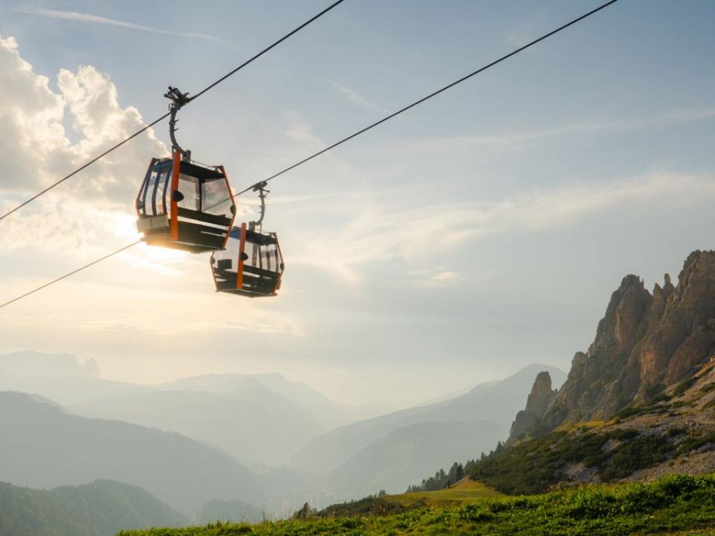 Кабинковият лифт е не само удобен начин за пътуване в