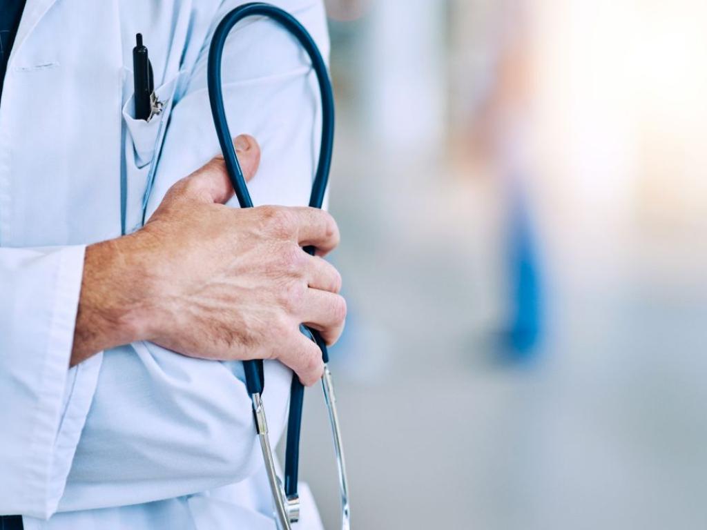 Тайвански хирург привлече вниманието на целия свят след като си направи