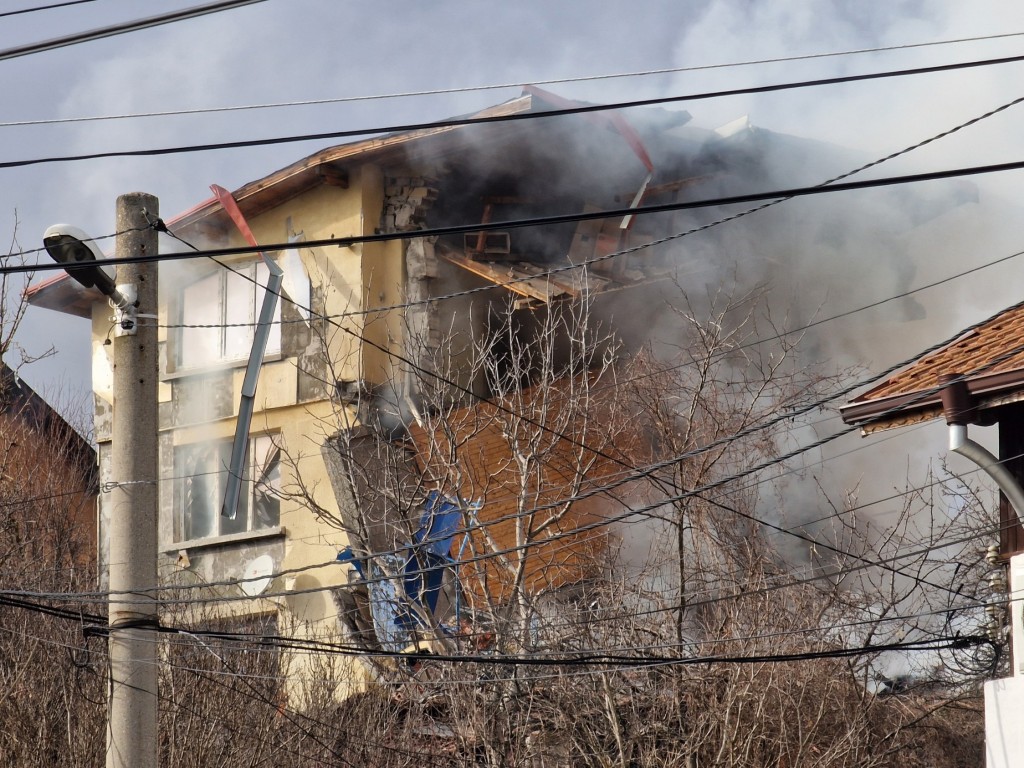 Екипи на полицията пожарната и Аварийна помощ се намират на