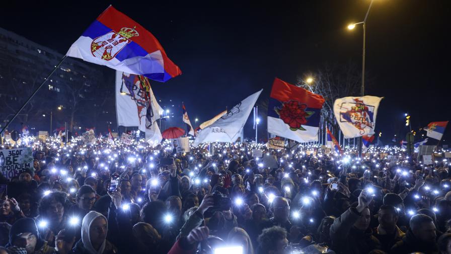 <p>Студентите в Сърбия прекараха нощта по улиците на Нови Сад (СНИМКИ)</p>