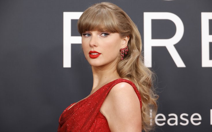 Тейлър Суифт ще изгрее на екипите на Барселона