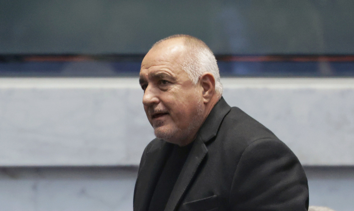 <p>Бутане, блъскане, обиди: Почти се стигна до бой между депутати в НС</p>