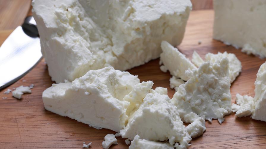 Какво слагат в кравето сирене