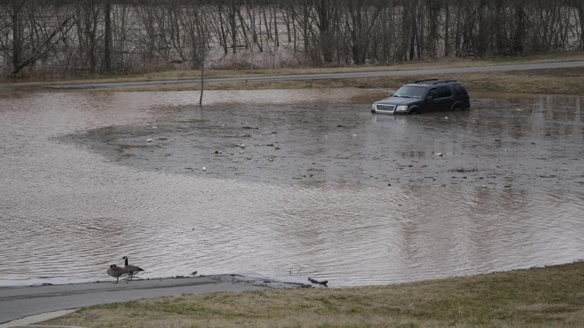 Най малко девет са вече жертвите на екстремните метеорологични условия в