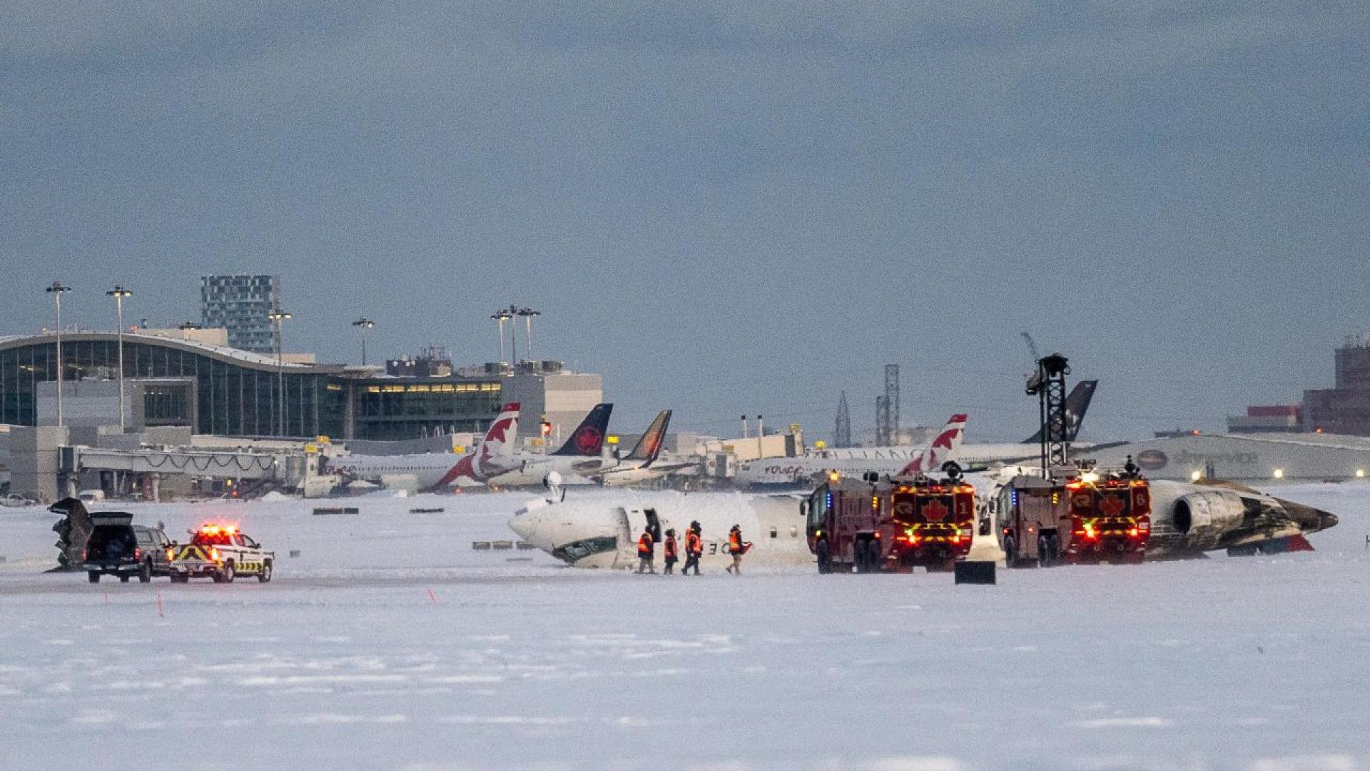 Силни ветрове духаха над канадското летище Пиърсън в Торонто в