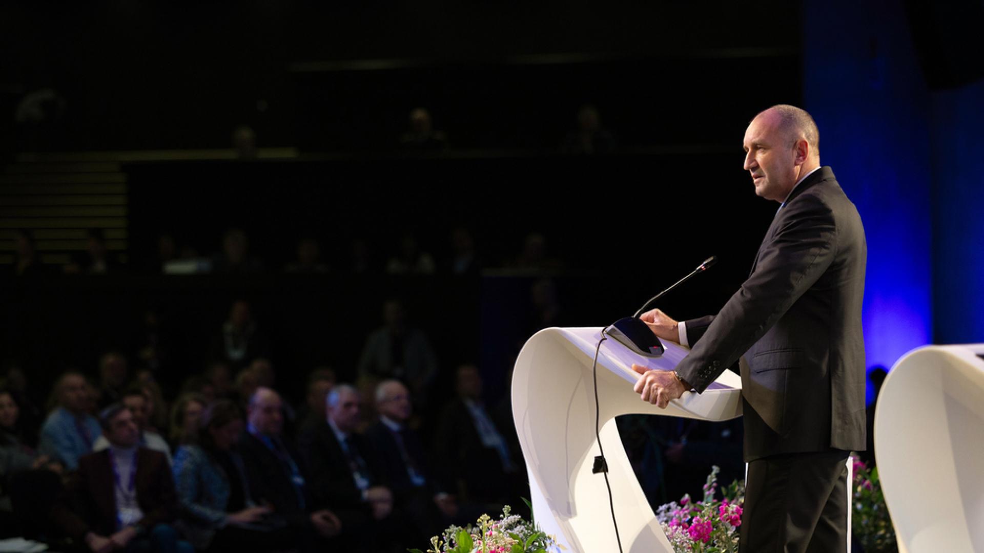 Във време на сложни процеси на трансформация на пазара на