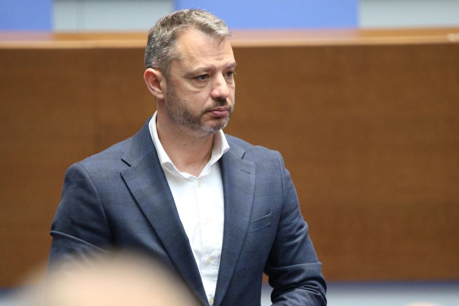 Парламентът прекрати правомощията на Делян Добрев като депутат