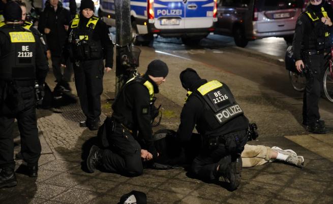 19-годишен сириец е заподозреният за атаката при Мемориала на Холокоста в Берлин 19-годишен сириец е заподозреният за атаката при Мемориала на Холокоста в Берлин