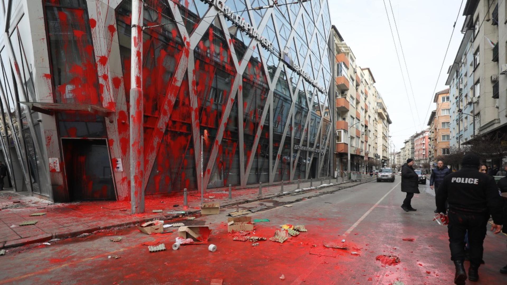 Освободиха четиримата депутати от Възраждане които бяха задържани след протеста на