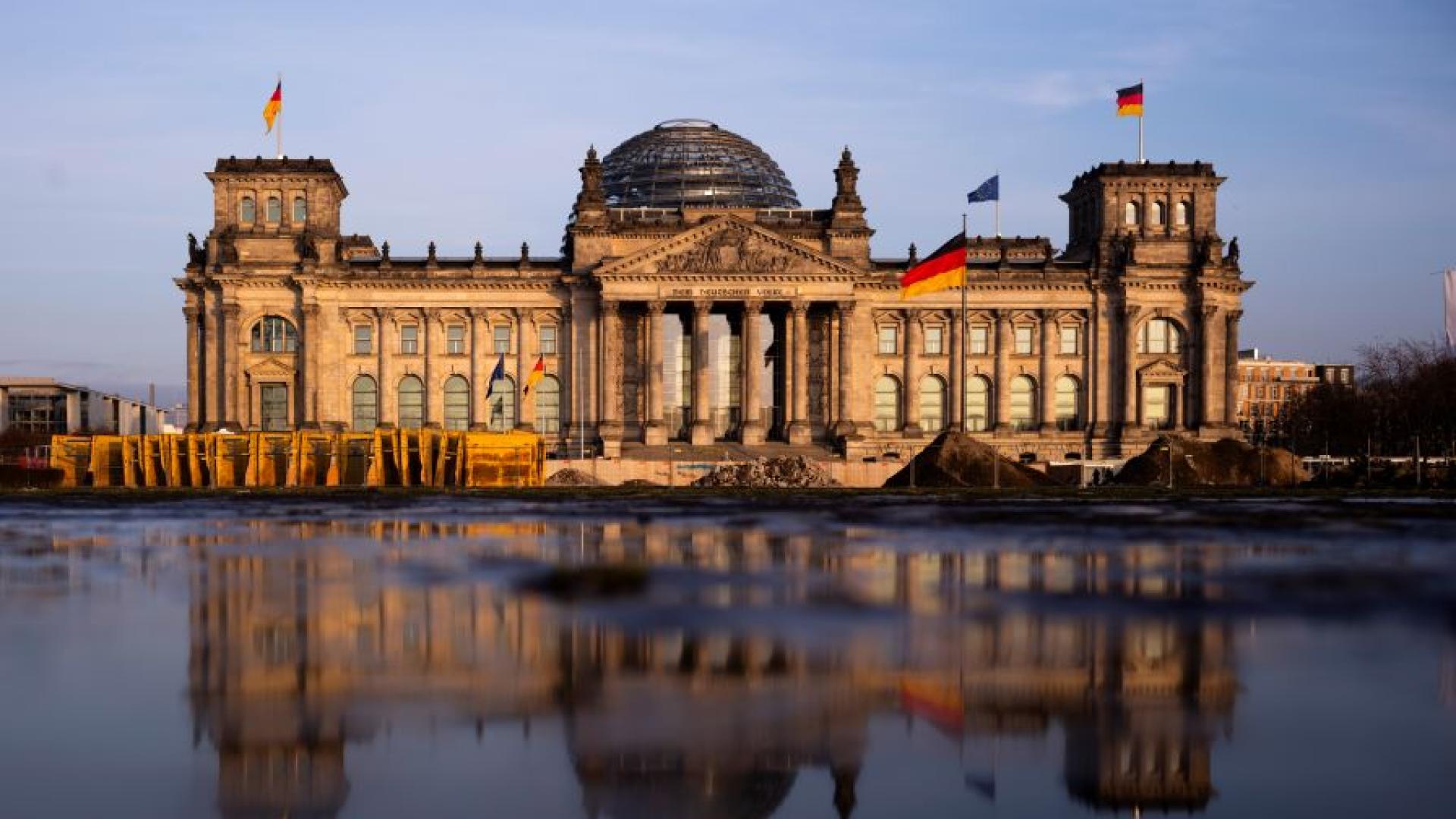 Германците гласуват за Бундестаг долната камара на парламента като за депутатски места