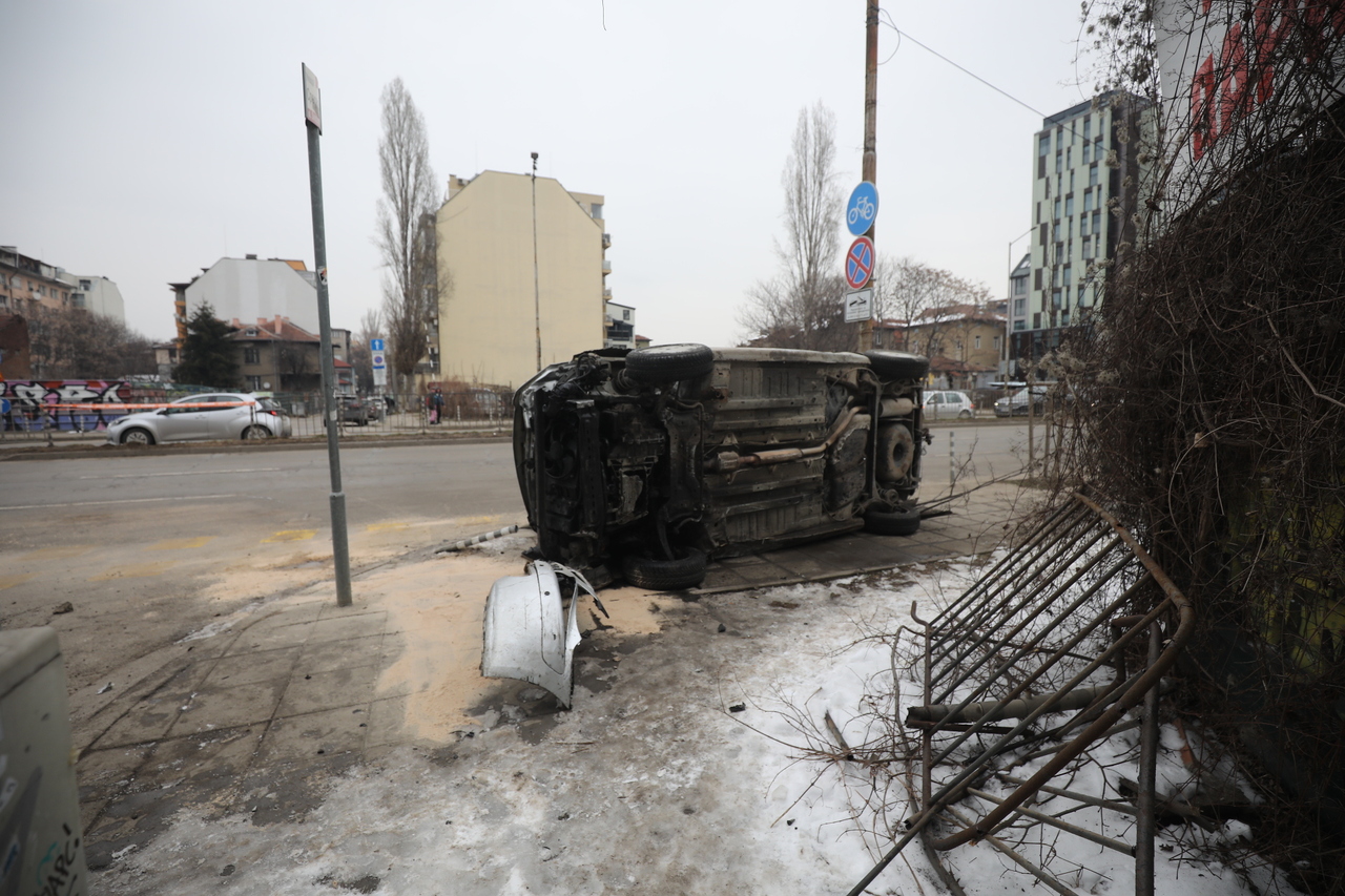 <p>Тежка катастрофа между две коли на кръстовището на бул. &bdquo;Тодор Александров&rdquo; и ул. &quot;Опълченска&quot; в София.</p>