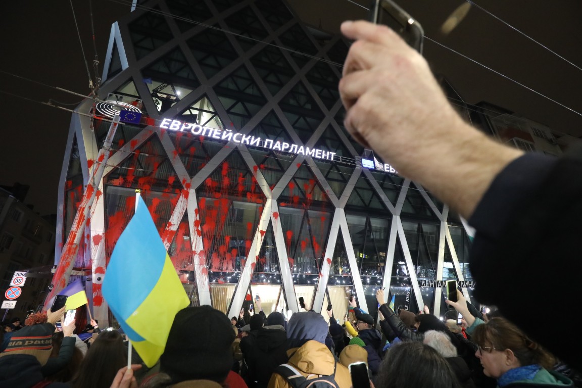 Шествие за Украйна в центъра на София