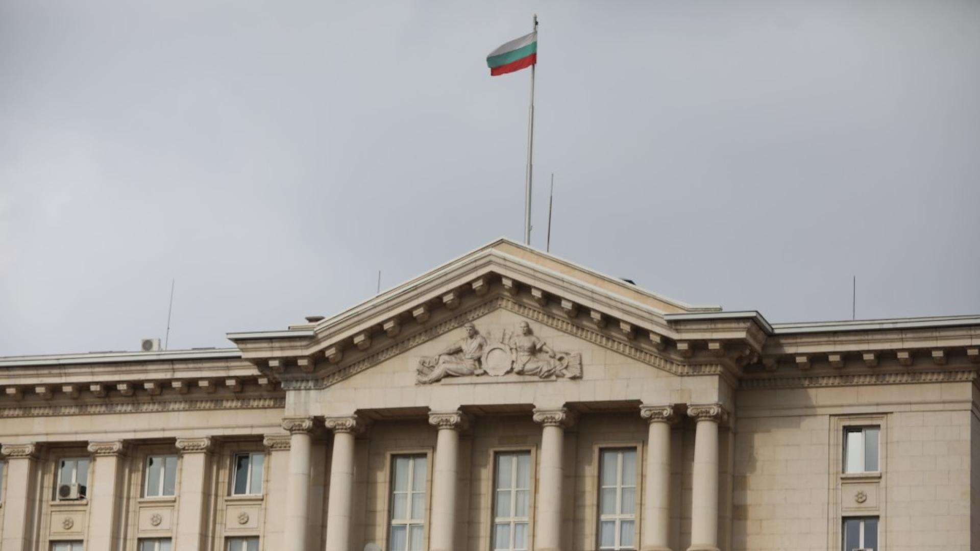 Управлението никога не е било по стабилно въпреки заявките от Демокрация