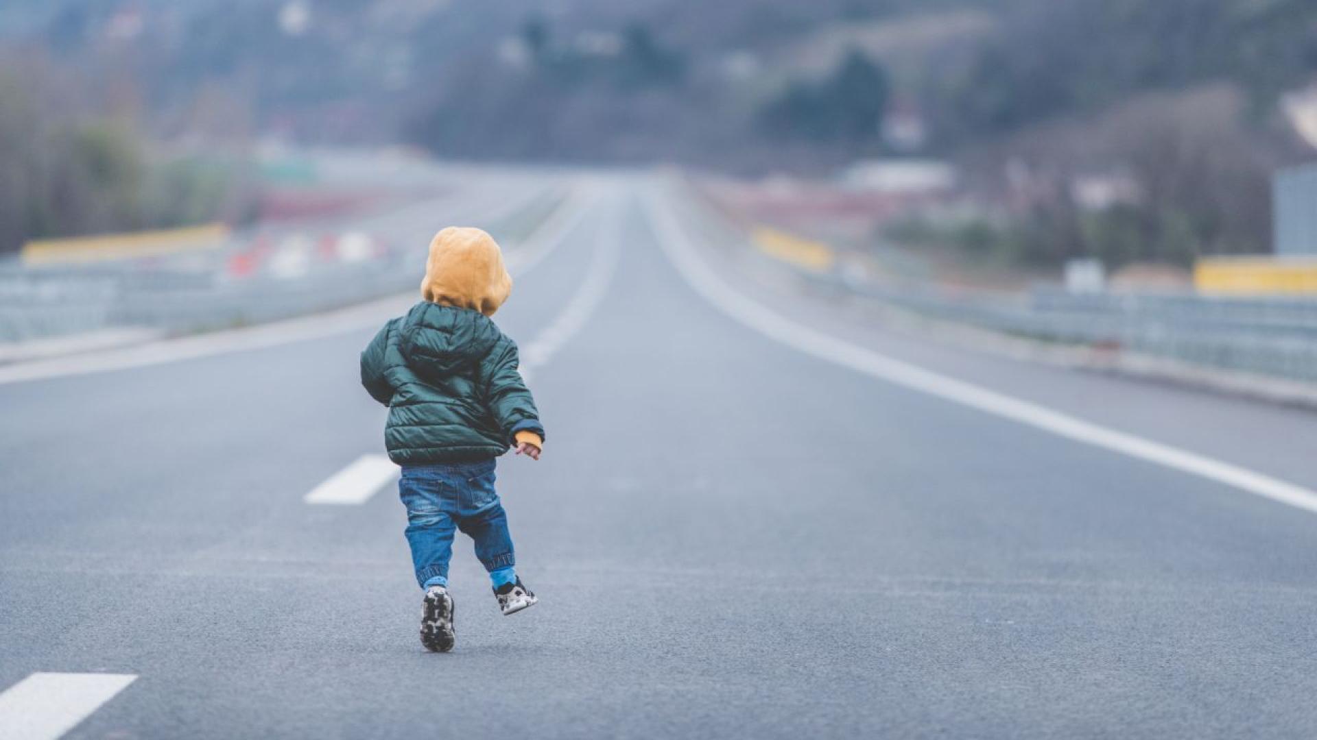 Български граждани забравили детето си на пункта за плащане на