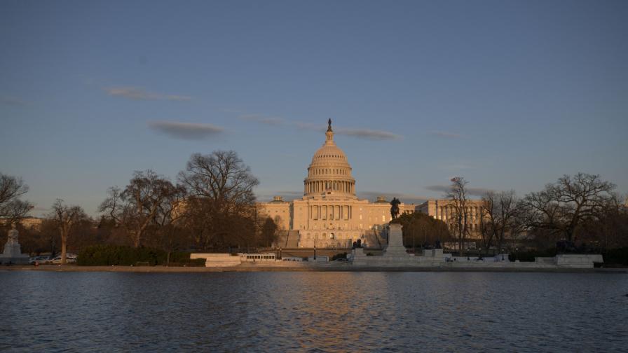 След рекордния шътдаун: Предадоха ли се демократите пред Тръмп?
