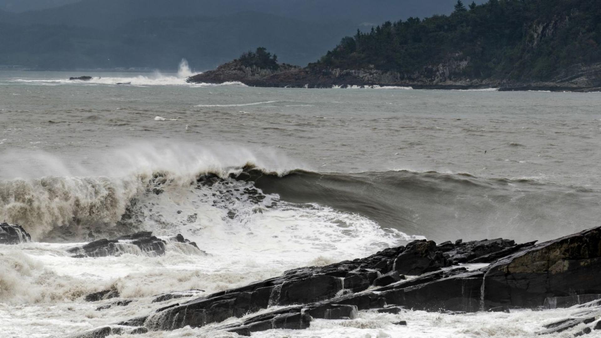 Милиони жители по източното крайбрежие на Австралия се подготвят за