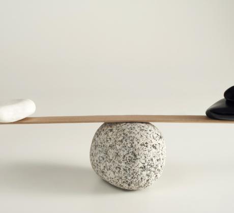 В забързаното ежедневие на модерната жена балансът често изглежда като