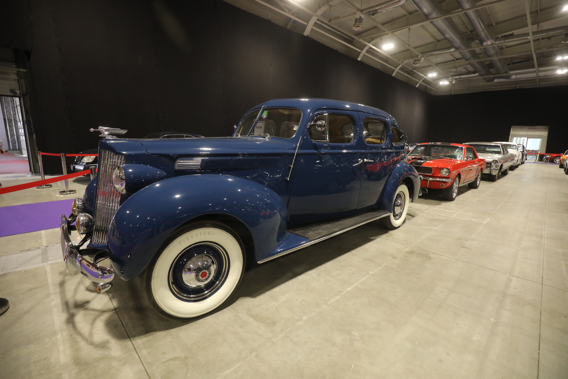 <p>Изложение на ретро автомобили в "Интер Експо Център" София&nbsp;</p>