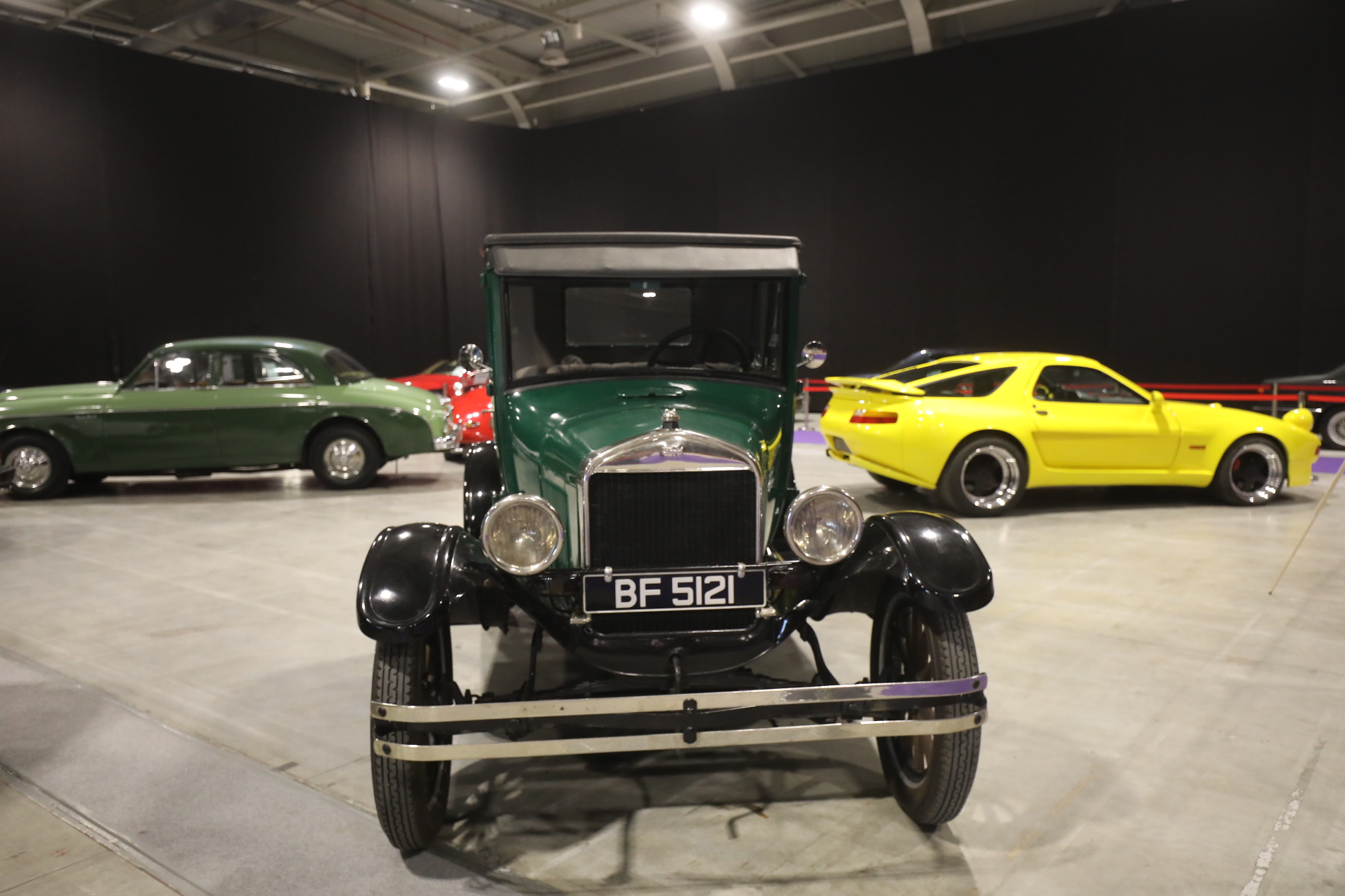 <p>Изложение на ретро автомобили в "Интер Експо Център" София&nbsp;</p>