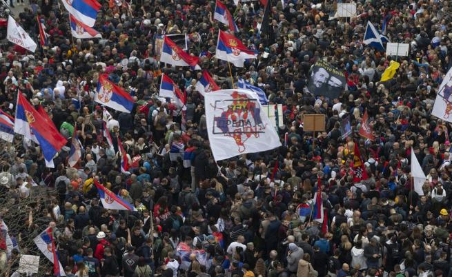 Черногорски депутат е задържан по време на протестите в Белград